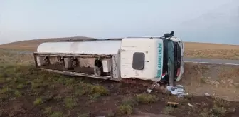 Konya'da Akaryakıt Yüklü Tanker Devrildi: Sürücü Yaralandı