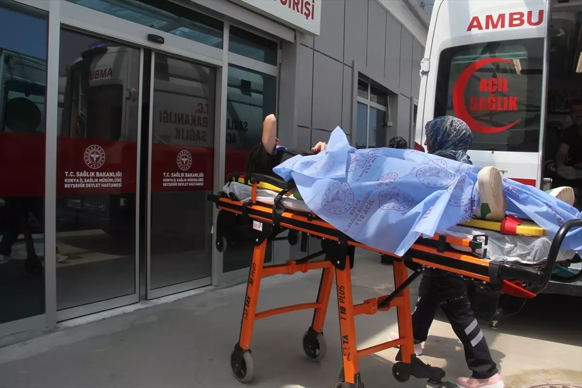 Konya'nın Beyşehir İlçesinde Otomobil Devrildi: 4 Yaralı