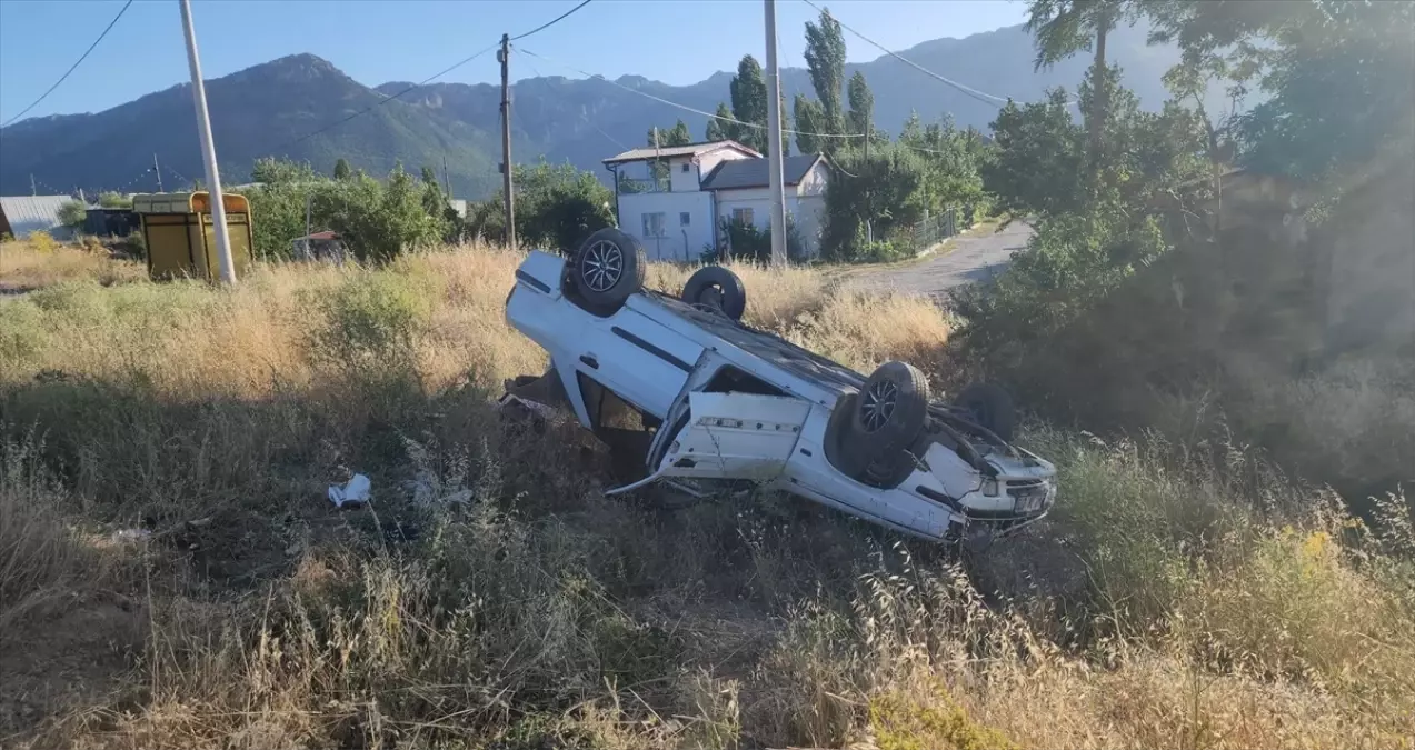 Konya'da Şarampole Devrilen Otomobilde 4 Kişi Yaralandı