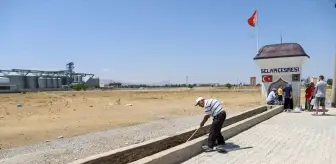 Gönüllü İnşaat Ustası, Yıkılmaya Yüz Tutmuş Çeşmeleri Yeniliyor