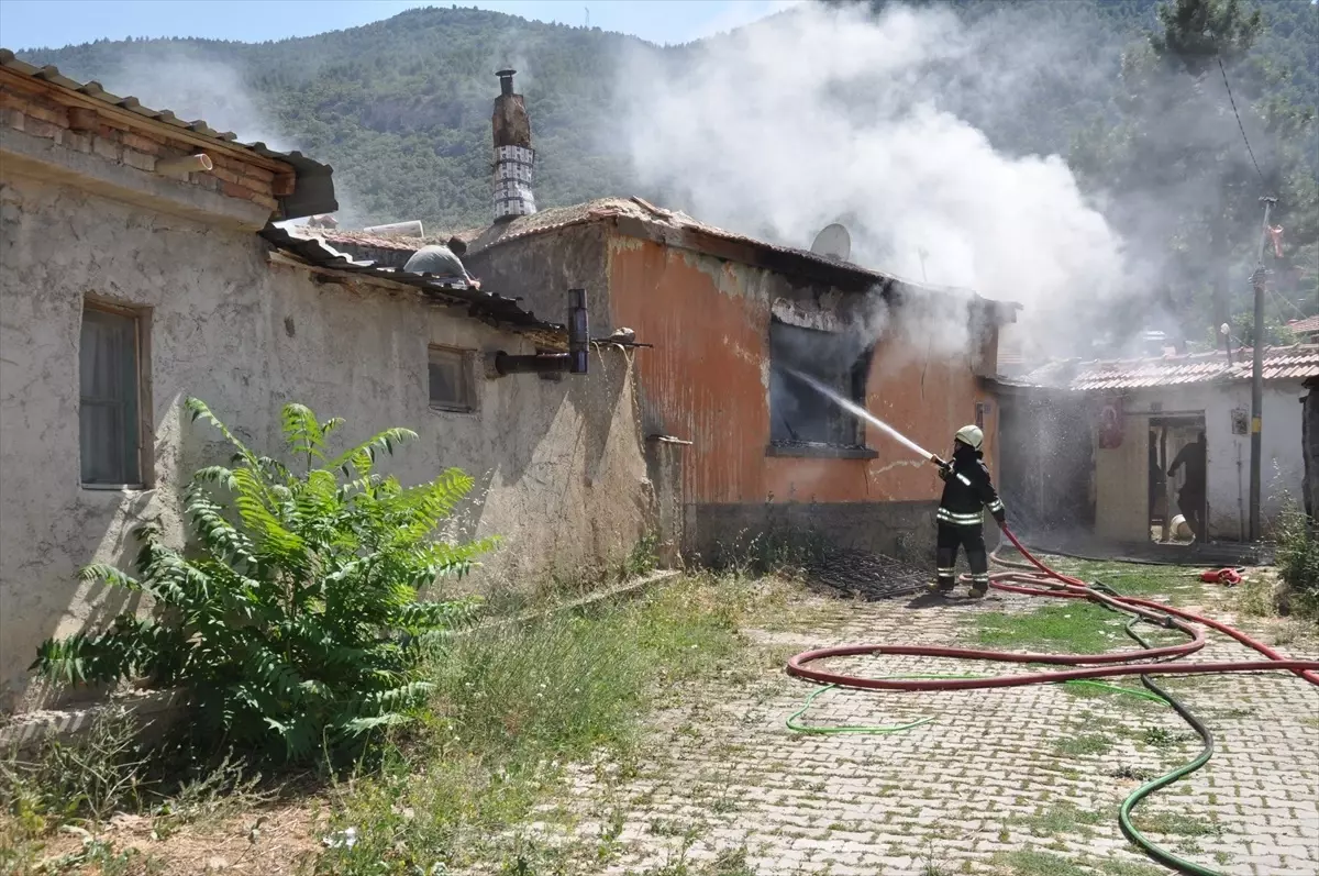 Akşehir'de Ev Yangınında Bir Kişi Hayatını Kaybetti