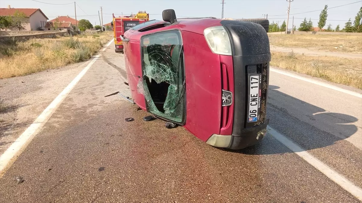 Konya Kulu'da Hafif Ticari Araç Devrildi: 4 Yaralı