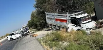 Konya'da Otomobil ve Kamyonet Çarpıştı: 1 Ölü, 5 Yaralı