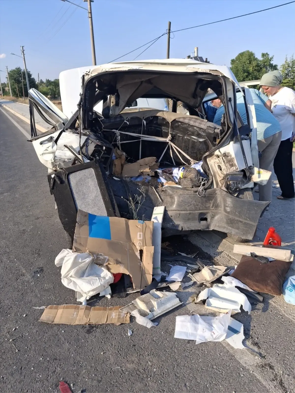 Konya'da Minibüsün Otomobile Çarpması Sonucu 3 Yaralı