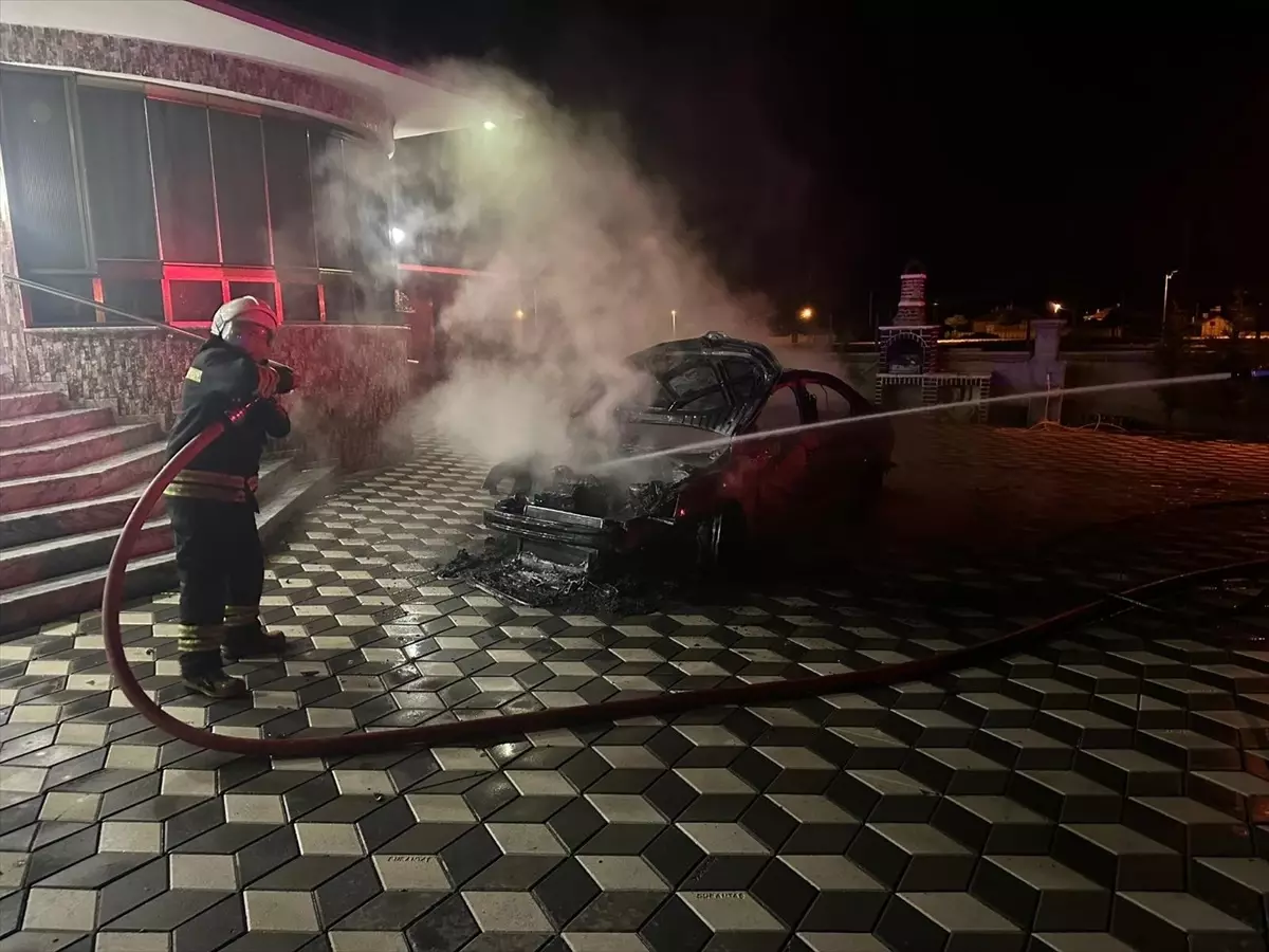 Kulu'da Park Halindeki Otomobilde Yangın Çıktı