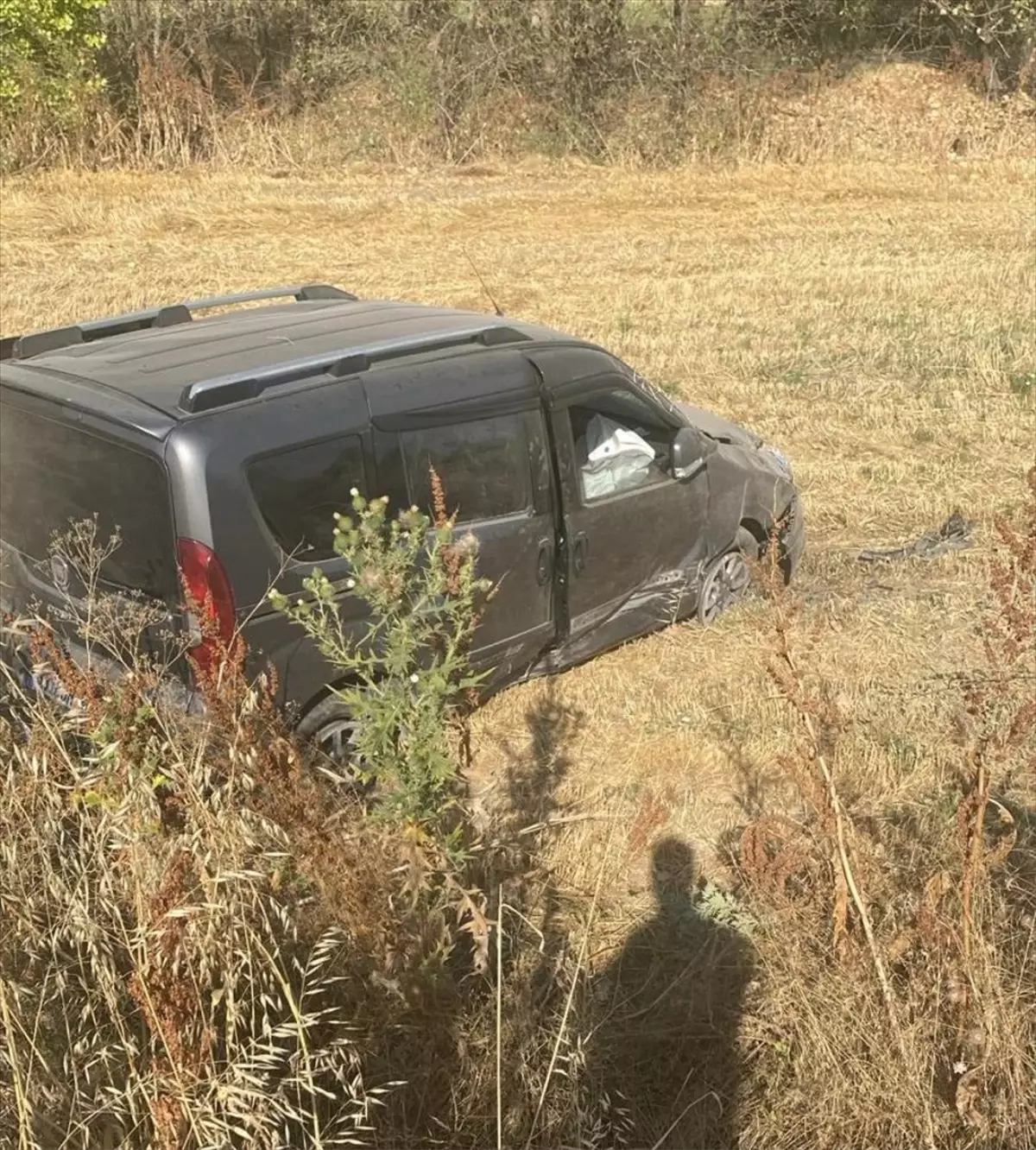 Seydişehir'de Şarampole Devrilen Araçta İki Yaralı