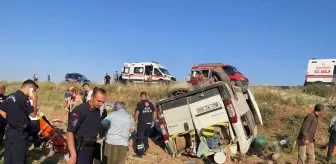 Konya'da Tarım İşçilerini Taşıyan Minibüs Devrildi: 15 Yaralı