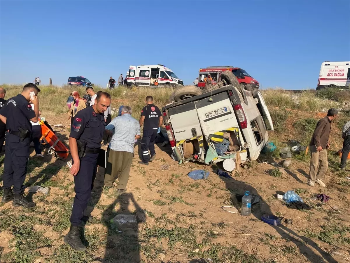 Konya'da Tarım İşçilerini Taşıyan Minibüs Devrildi: 15 Yaralı