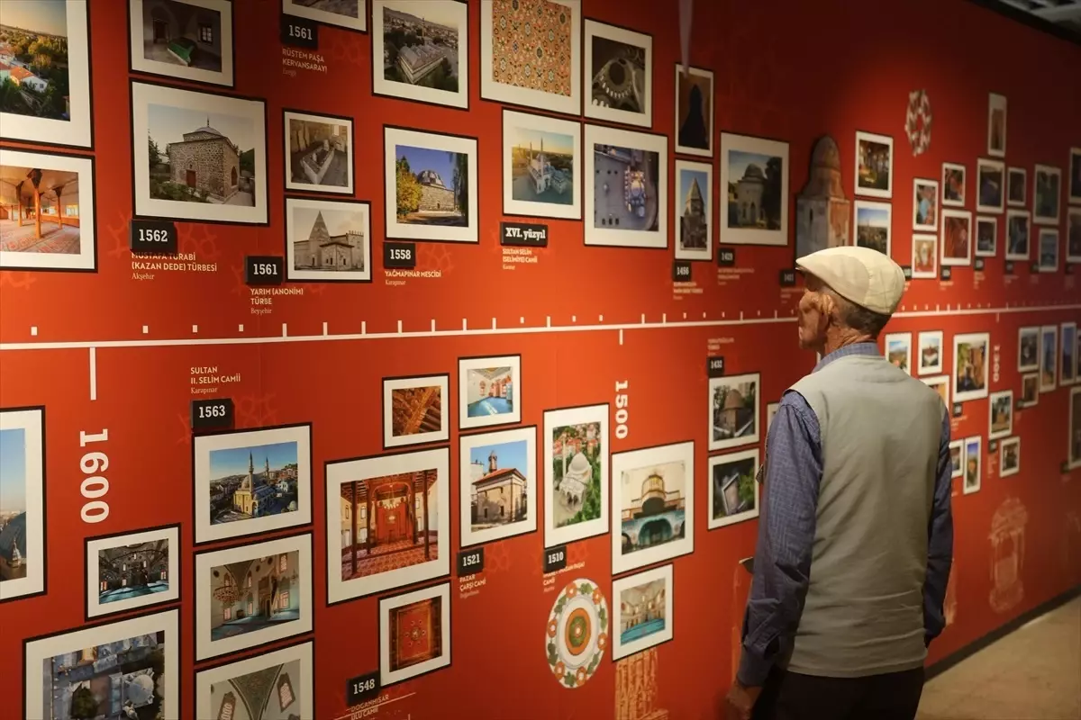 Konya'da 'Anadolu Göğünün İpek Mahyası' Fotoğraf Sergisi Açıldı