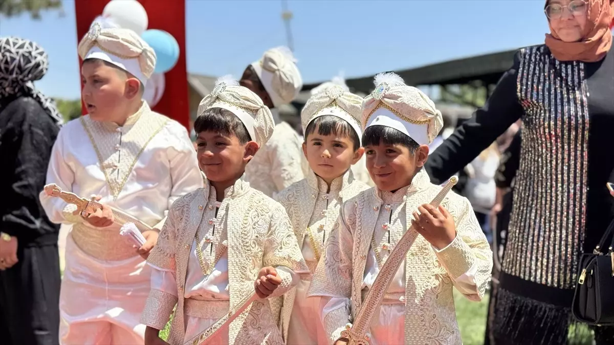 Konya'da Çocuklara Sünnet Töreni Düzenlendi