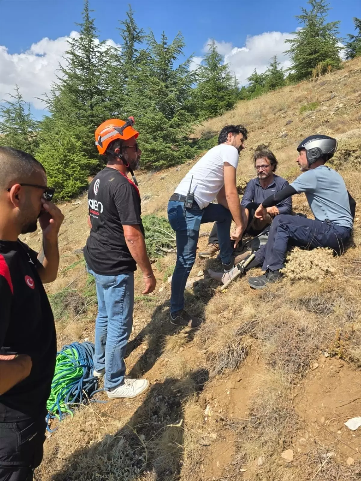 Yamaç Paraşütü Pilotunun Ormanlık Alana Düşmesi Sonucu Yaralandı