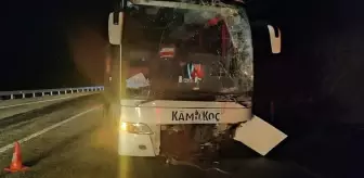Konya'da Yolcu Otobüsü ile Otomobil Çarpıştı: 1 Ölü, 8 Yaralı