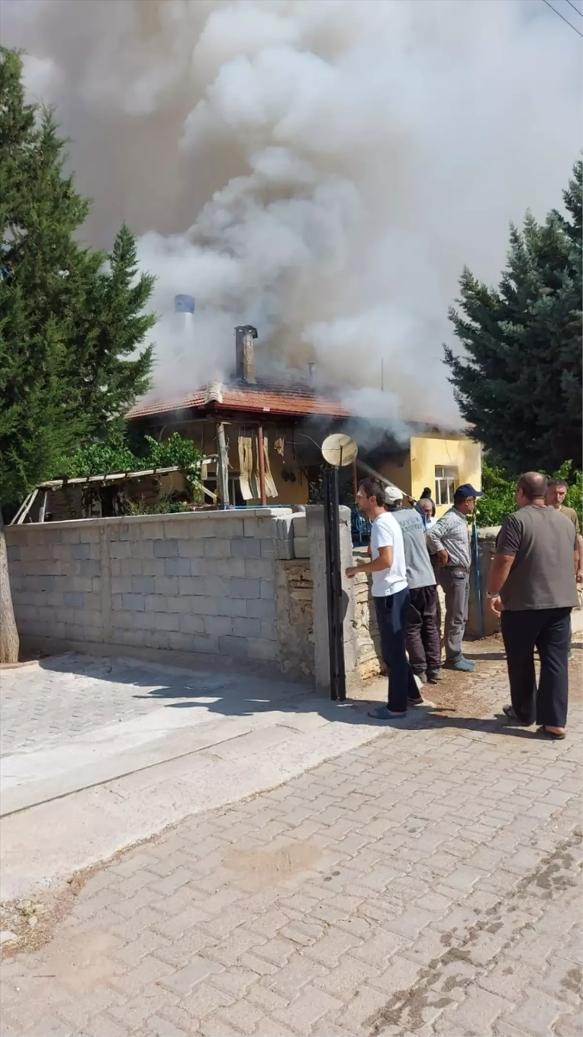 Konya'nın Hüyük İlçesinde Evde Yangın: 2 Yaralı