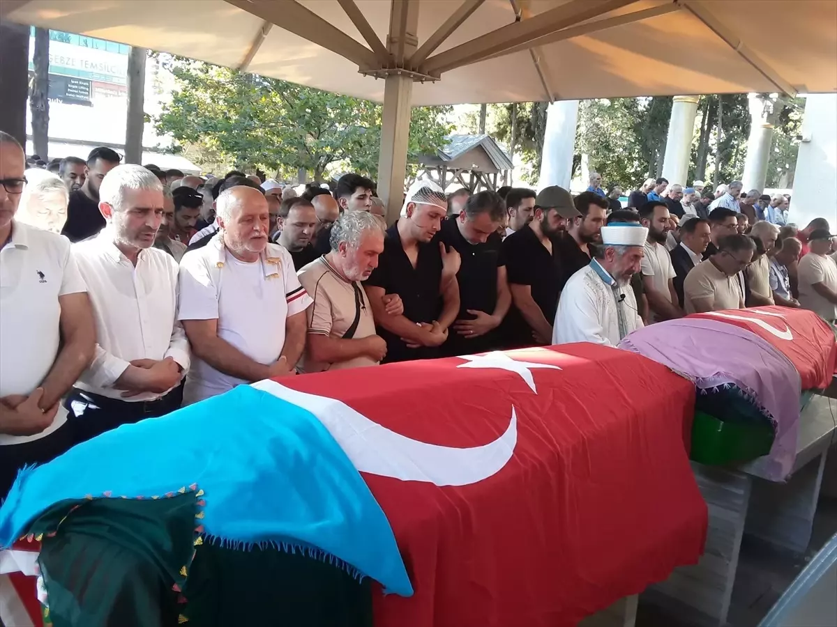 Derebucak'taki Feci Kazanın Kurbanları Toprağa Verildi