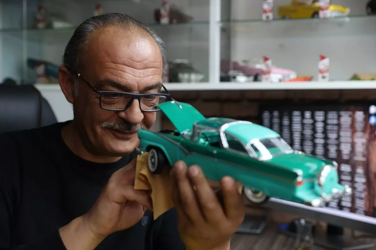 Konya'da Klasik Otomobil Tutkunu Ali Demirok'un 259 Model Koleksiyonu