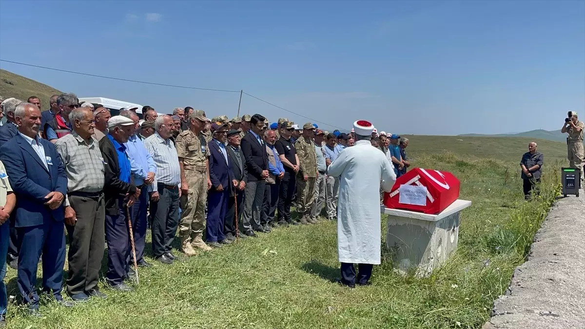 93 Yaşındaki Kore Gazisi Faik Alptekin Son Yolculuğuna Uğurlandı