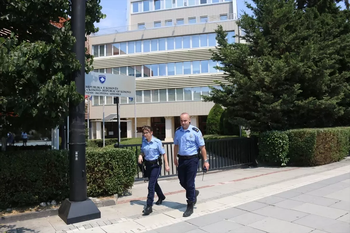 Kosova Meclisi Bomba İhbarı Nedeniyle Tahliye Edildi