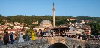 Prizrenfest'te Canlı Heykel Performansı Yoğun İlgi Gördü