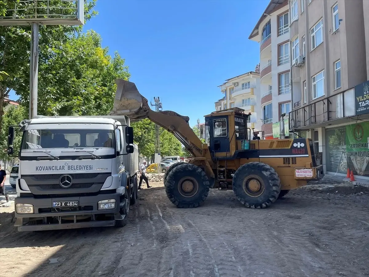 Kovancılar'da Yol ve Peyzaj Çalışmaları Devam Ediyor