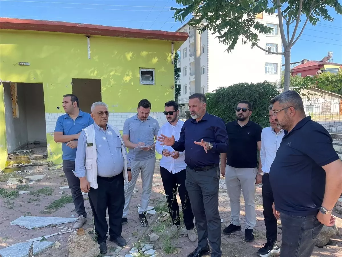 Elazığ'da Park Yenileme Çalışmaları Devam Ediyor