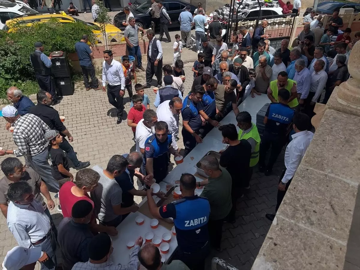 Elazığ'da Muharrem Ayı Sebebiyle Aşure Dağıtımı Yapıldı