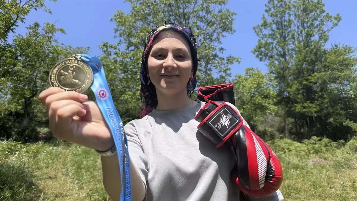 Köyde Wushu Sporu ile Şampiyonluk Hedefleyen Berrin Tazıcı