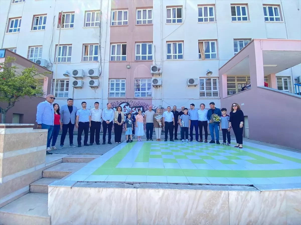 Kozan'da Bursluluk Sınavında Birinci Olan Öğrencilere Ödül