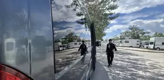 Mobil Kuaför Minibüsü ile Sokaklarda Hizmet Veriyor