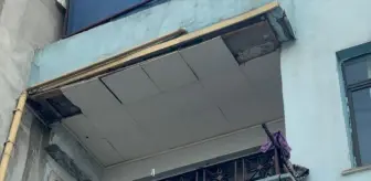 Küçükçekmece'de İki Katlı Binanın Çatısında Kısmi Çökme