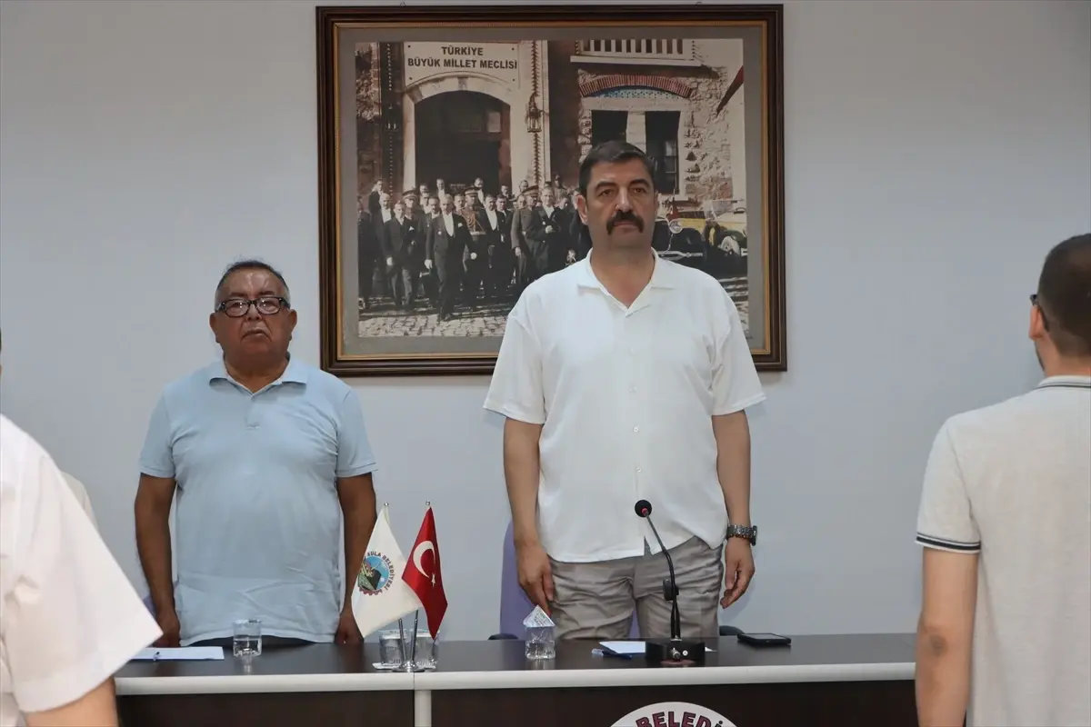 Kula Belediye Başkanı Dönmez, CHP'li Üyeleri Eleştirdi