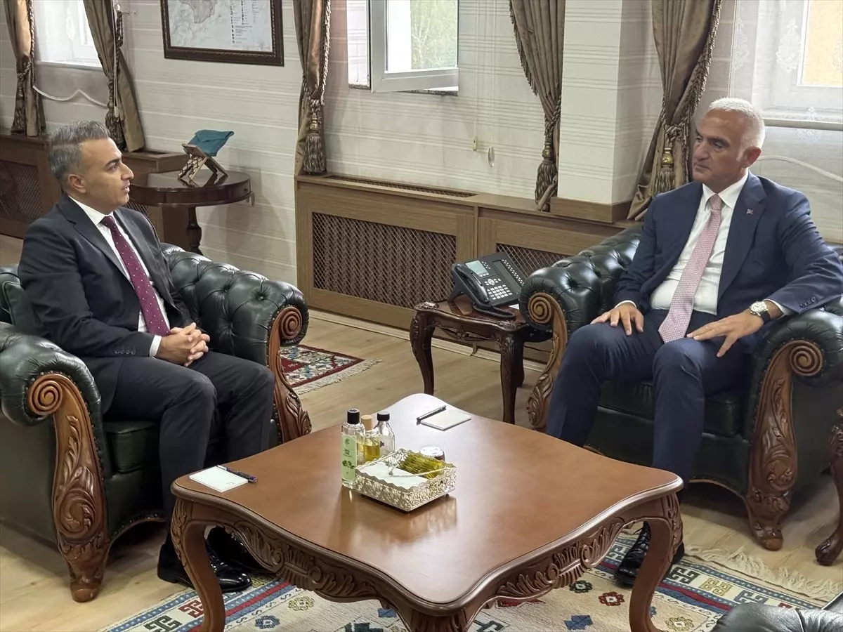 Bakan Ersoy Ardahan'da Ziyaretlerde Bulundu