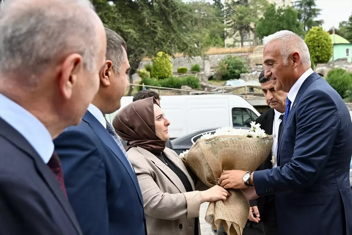 Kültür ve Turizm Bakanı Ersoy Düzce'de Ziyaretlerde Bulundu