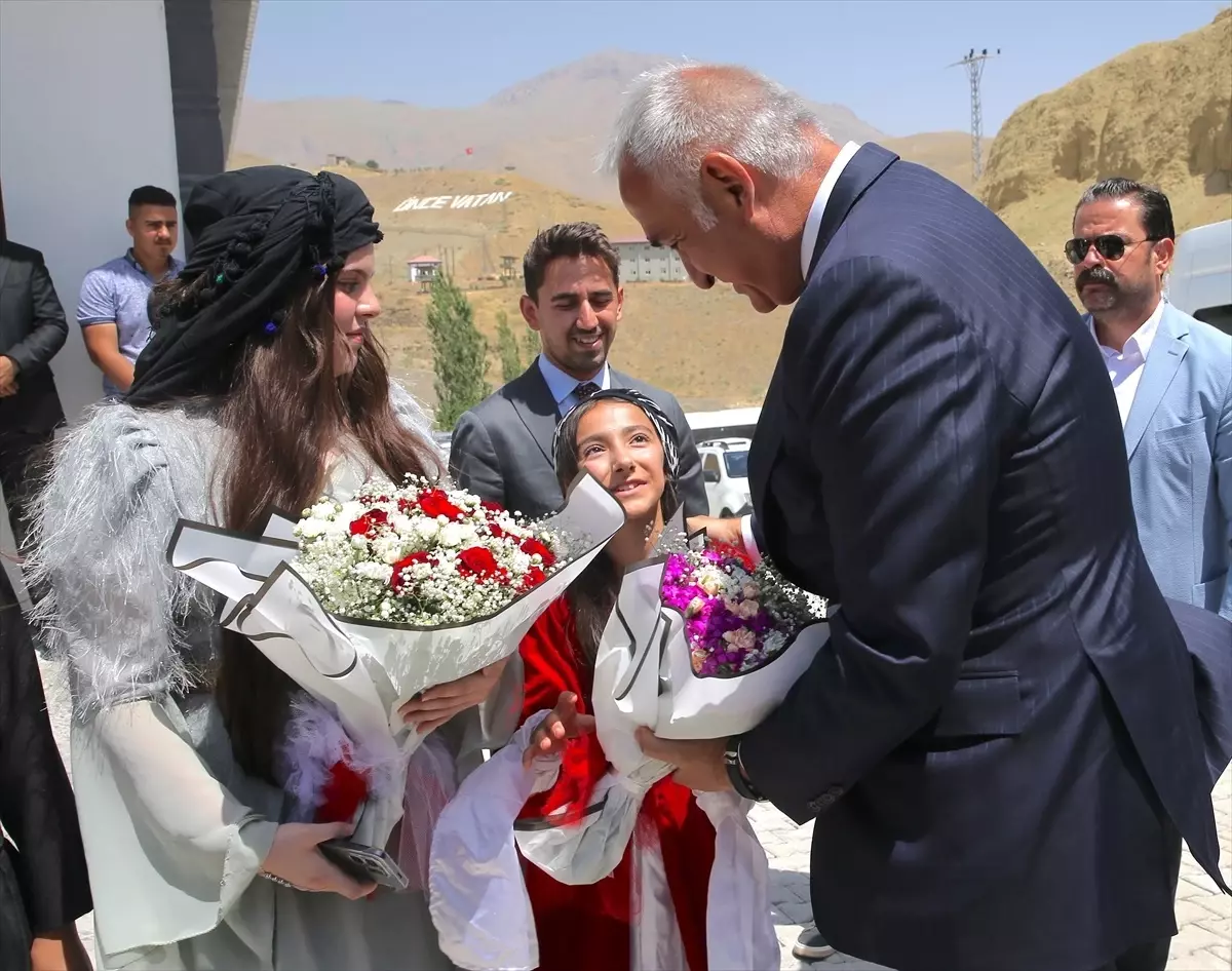 Kültür ve Turizm Bakanı Ersoy, Hakkari'de kütüphane açılışında konuştu Açıklaması