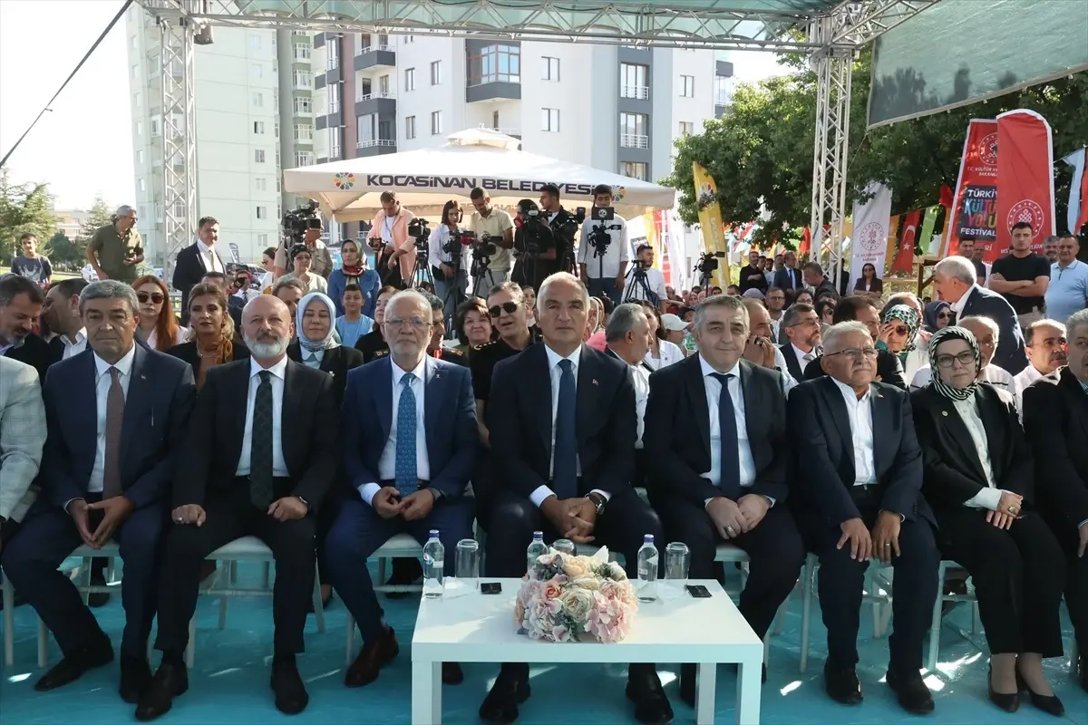 Kültür ve Turizm Bakanı Ersoy'dan Halk Kütüphaneleri Açıklaması