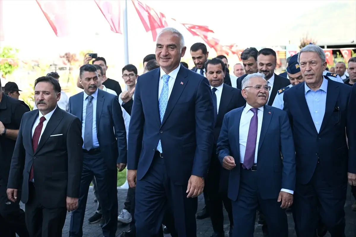 Kültür ve Turizm Bakanı Ersoy, Kayseri'de kütüphane açılışında konuştu Açıklaması