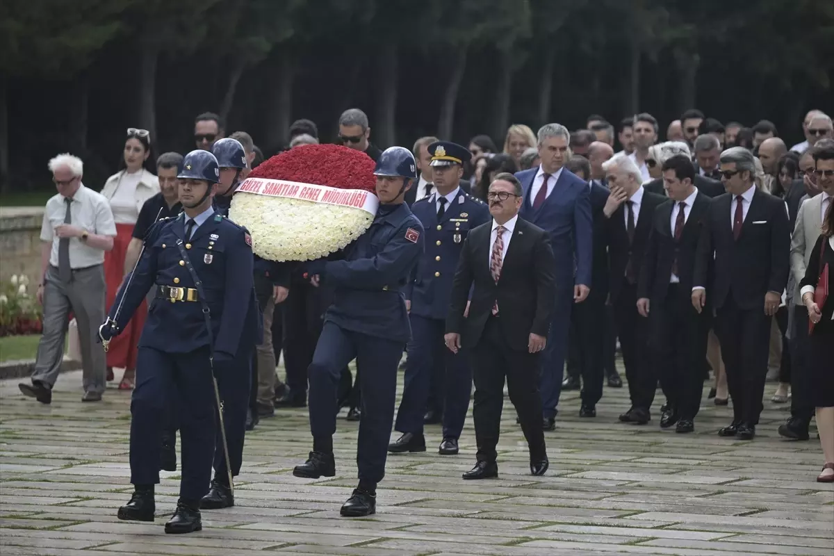 Kültür ve Turizm Bakanlığı Güzel Sanatlar Genel Müdürlüğünden Anıtkabir'e '90. yıl' ziyareti