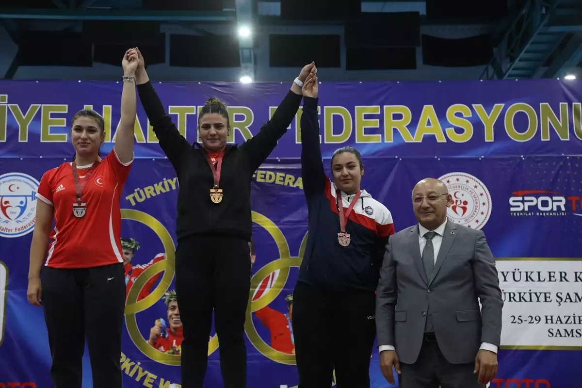 Samsun'da Kulüpler Türkiye Halter Şampiyonası Devam Ediyor