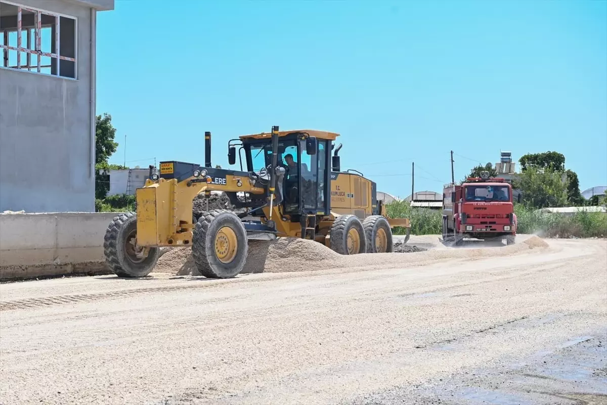 Kumluca'da Yol Bakım ve Asfaltlama Çalışmaları Devam Ediyor