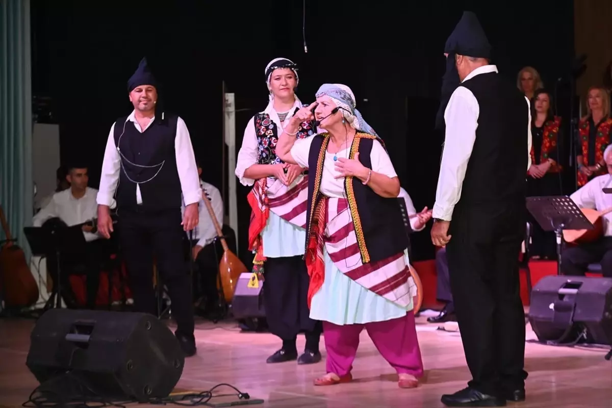 Kumluca'da Türk Müziği Konseri ve Tiyatro Gösterimi