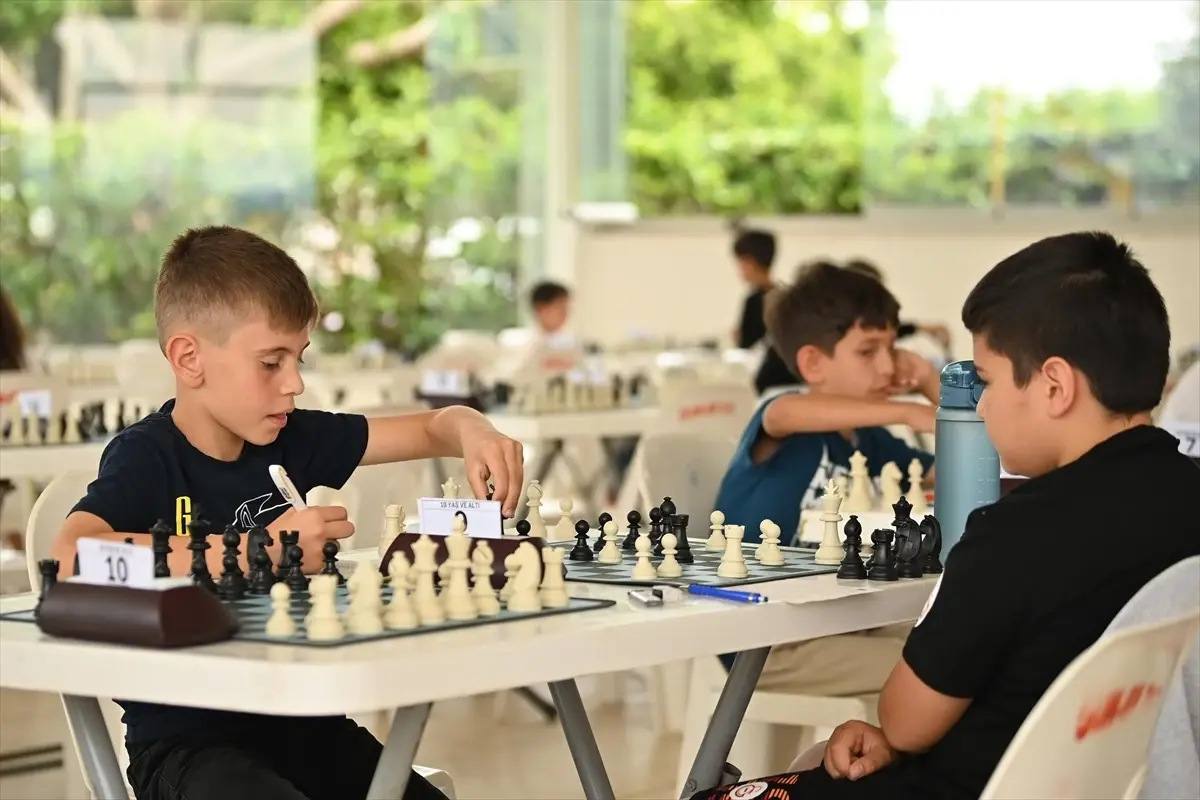 Kumluca'da Satranç Turnuvası Düzenlendi