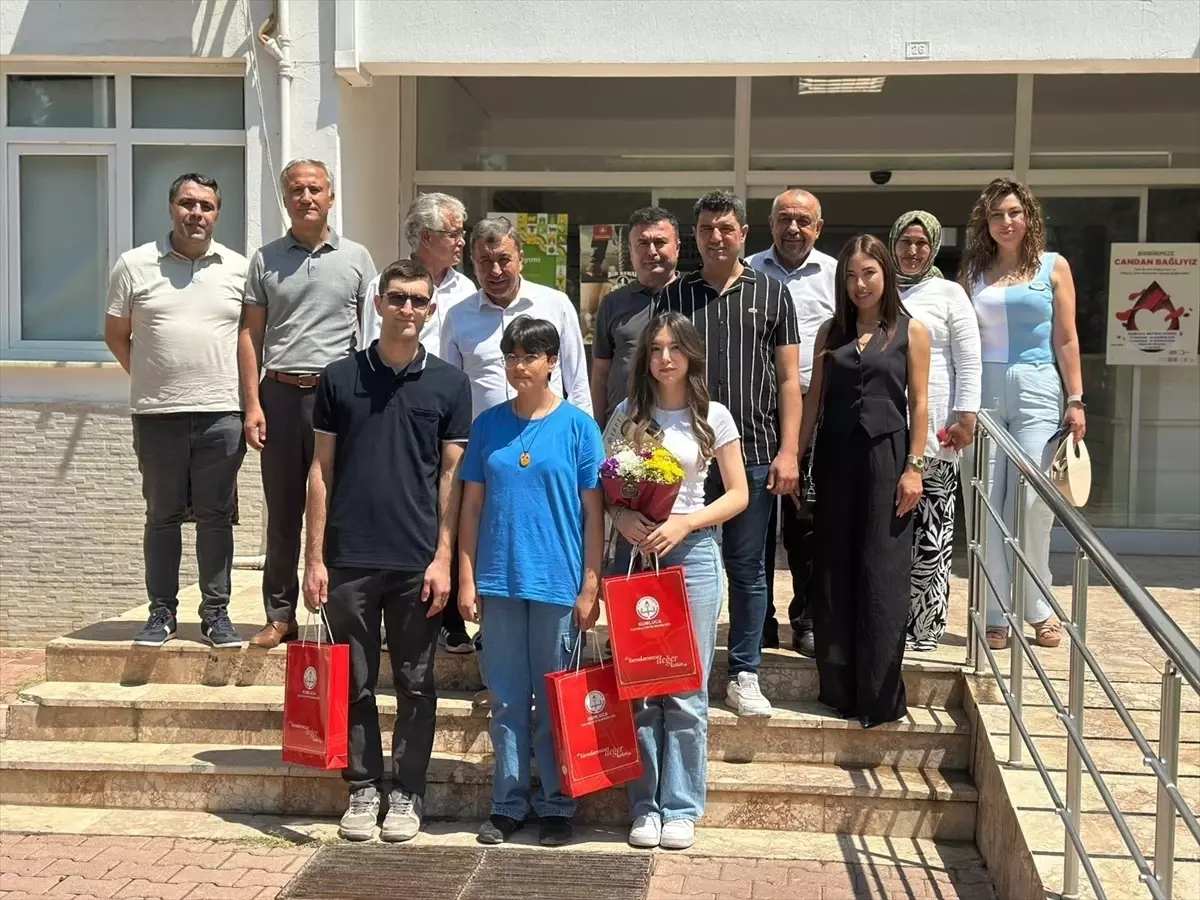 Kumluca'da YKS Başarılı Öğrencilere Ödül Töreni