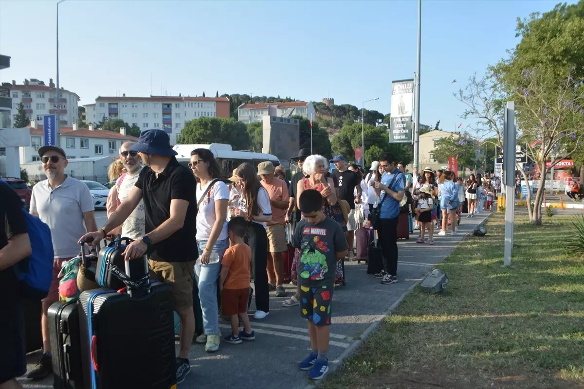 Kurban Bayramı Tatilcileri Ayvalık'tan Midilli Adası'na Geçiş Yapıyor
