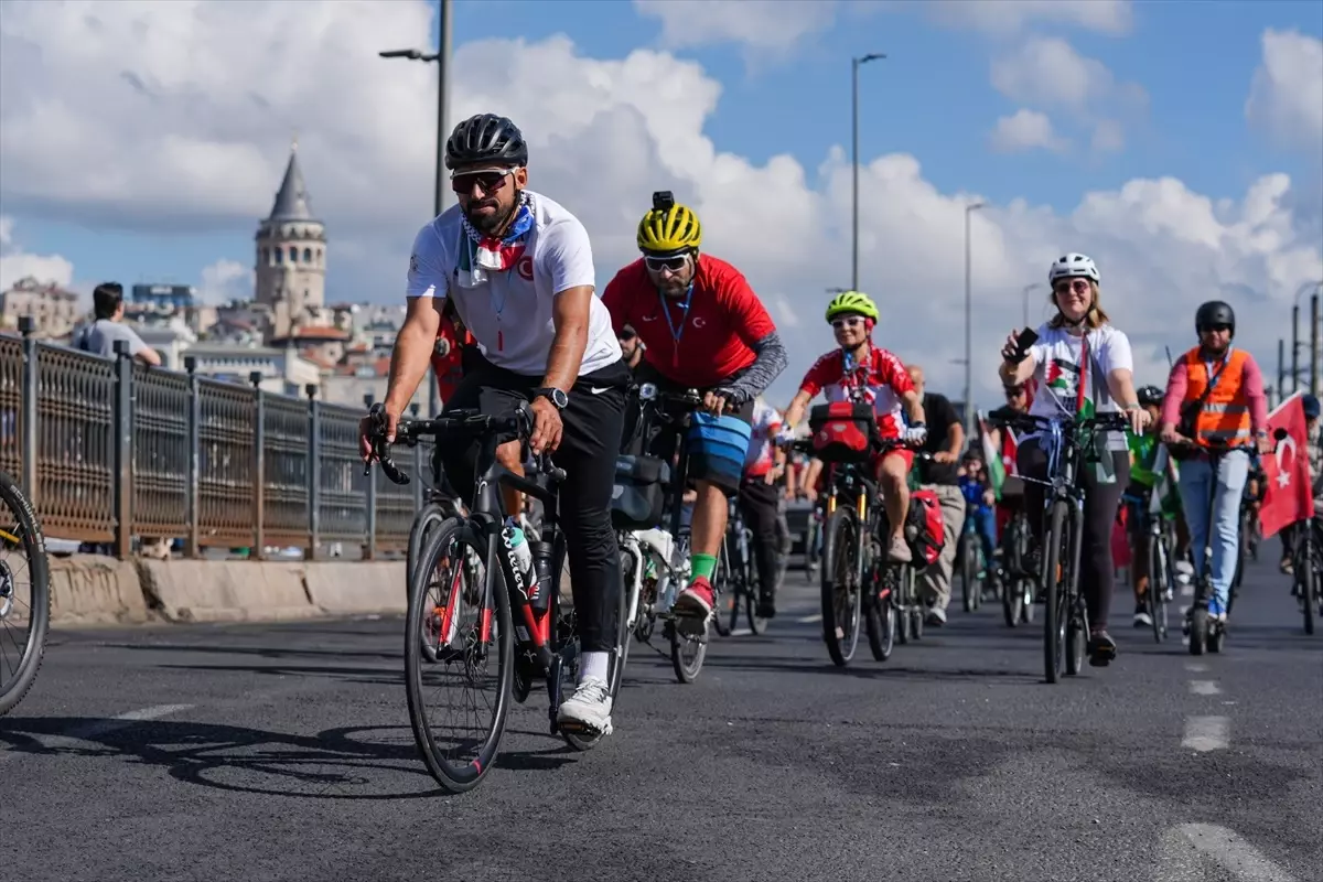 Küresel Sumud Filosu'na destek için İstanbul'da pedallar çevrildi