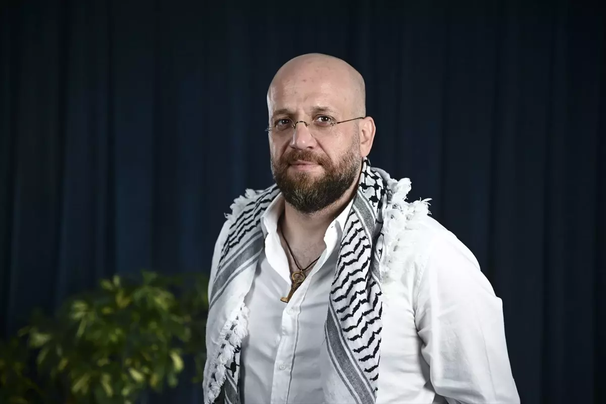 Küresel Sumud Filosu'na katıldığı için filminin dağıtımına engel olunan yönetmen özür bekliyor