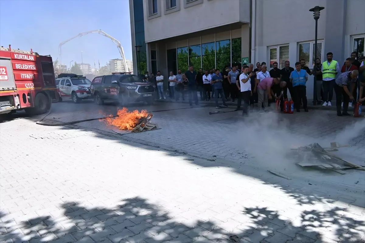 Kurtalan Devlet Hastanesi'nde Yangın Tahliye Tatbikatı Gerçekleşti