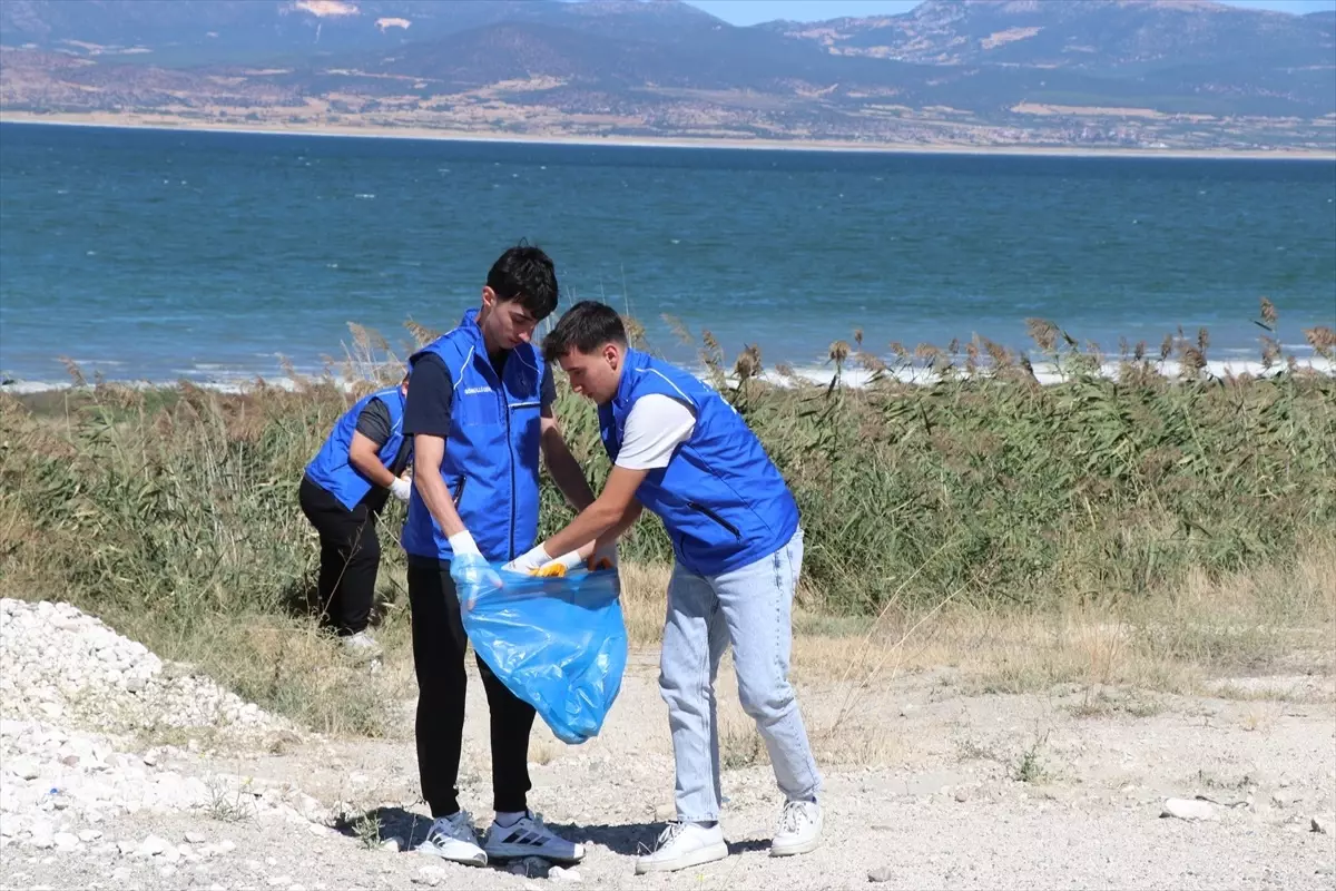 Burdur Gölü'nde Temizlik Etkinliği Düzenlendi