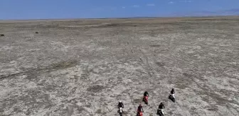 Motosiklet Sporcuları, Kuruyan Akşehir Gölü'nde Çevre Bilincine Dikkat Çekti
