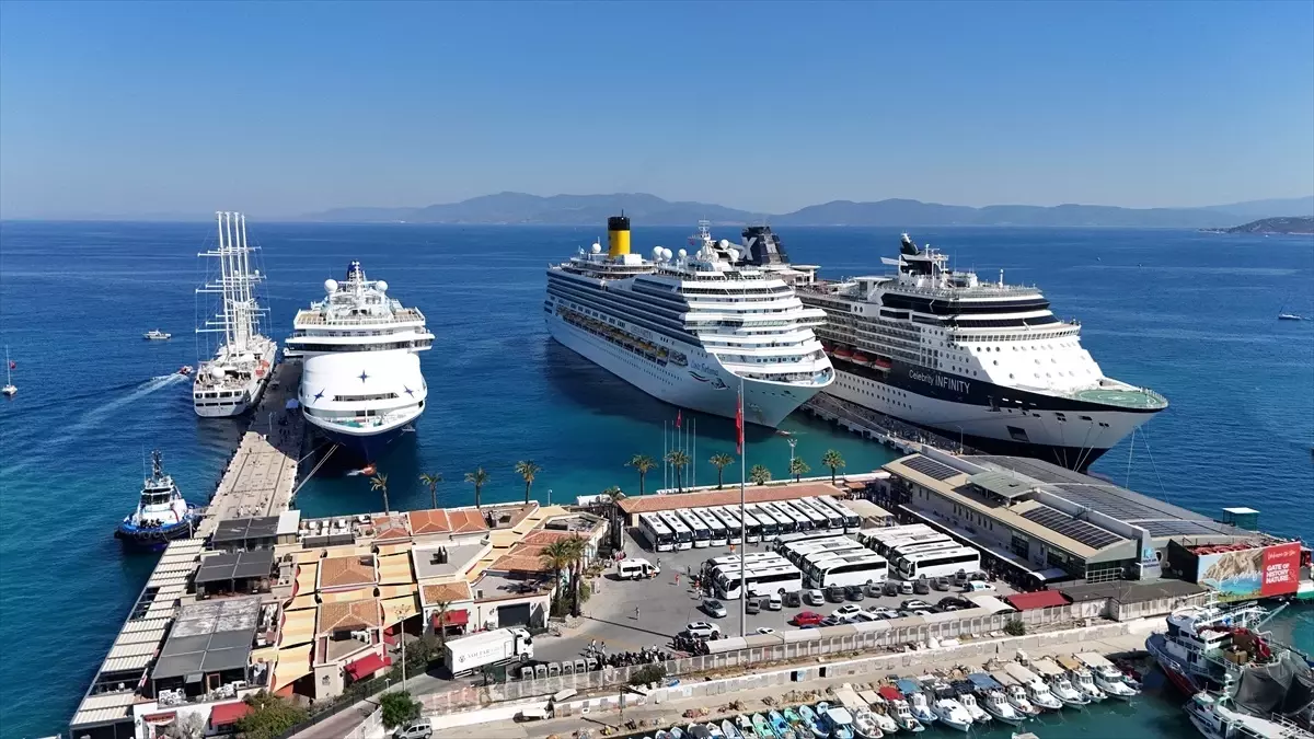 Kuşadası 4 Kruvaziyer ile 6 Bin 298 Turisti Ağırladı