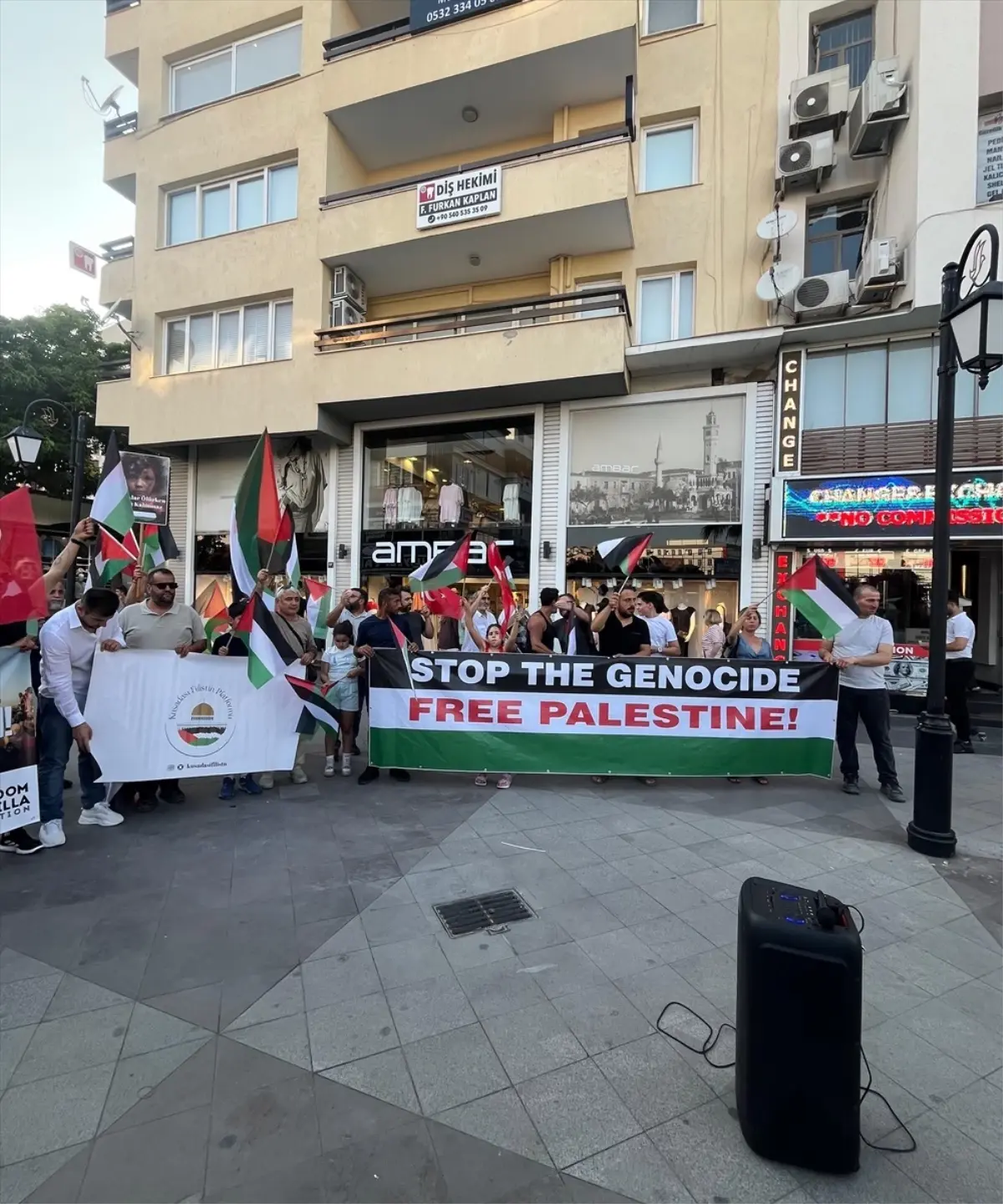 Kuşadası'nda Gazze Saldırıları Protesto Edildi
