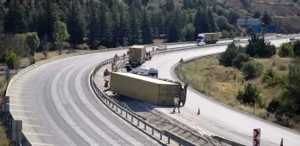 Kütahya'da Devrilen Tırda Sürücü Yaralandı